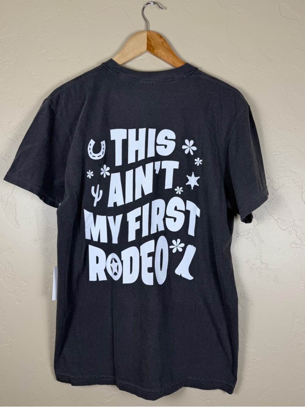 Katiedid Women’s Graphic Gray Tee "This Ain't My First Rodeo" Size Medium NWT - Picture 2 of 7